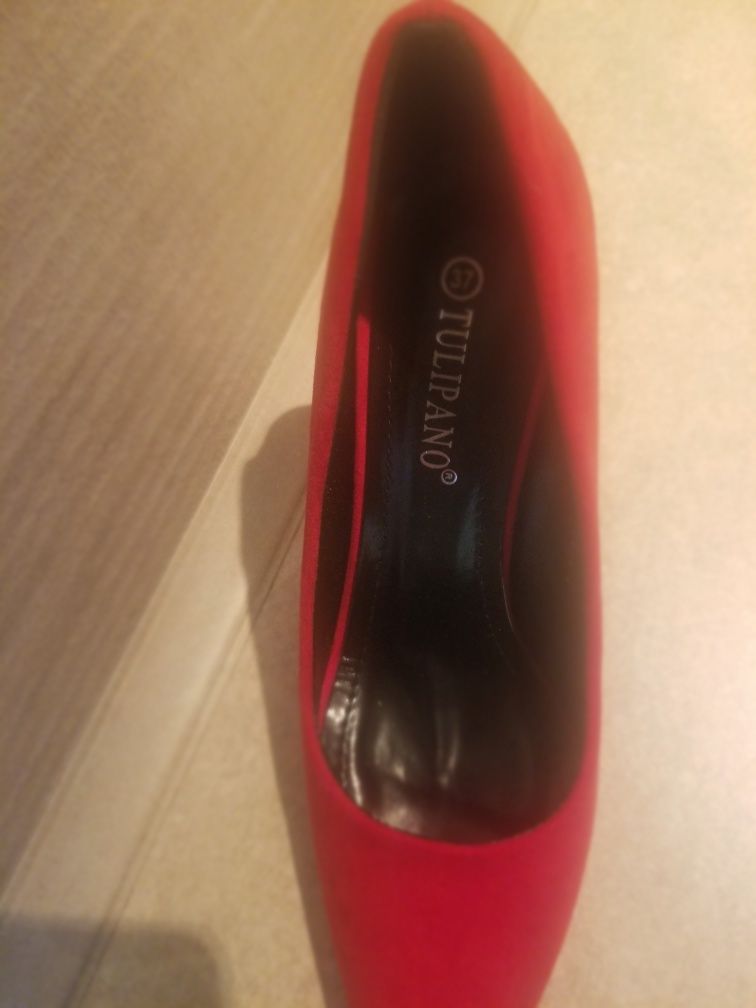 Buty na obcasie 37r.