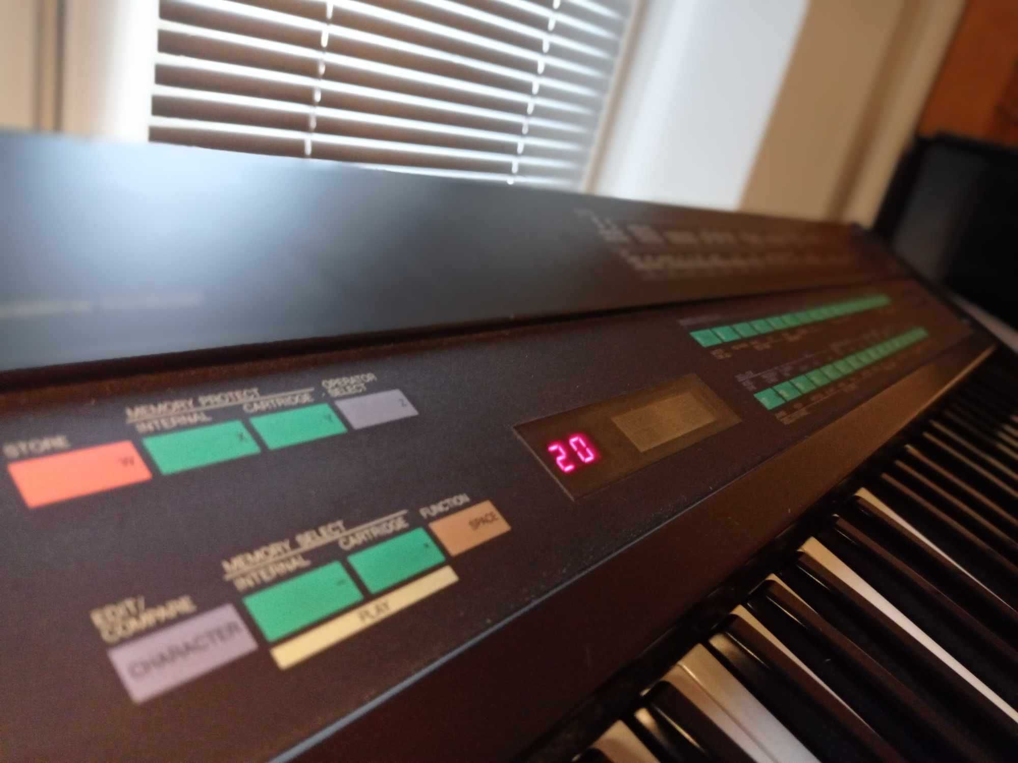 YAMAHA DX7 Syntezator