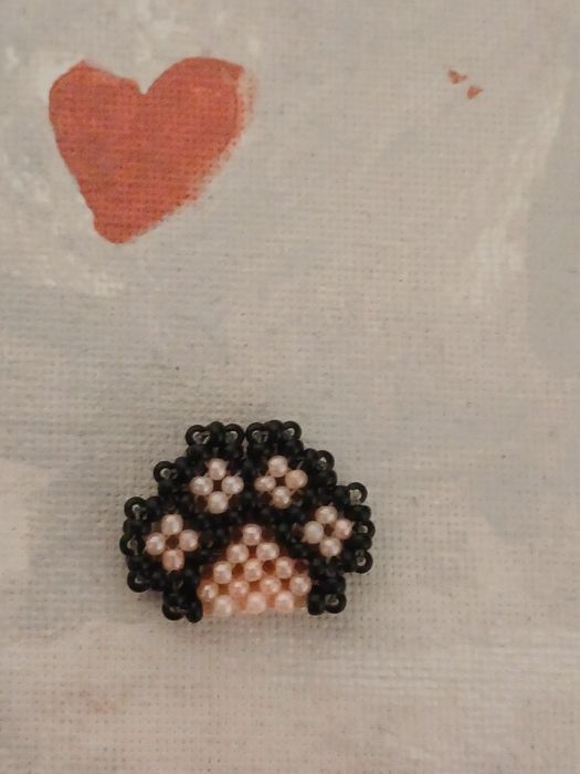 Лапка на щастя виріб з бісера