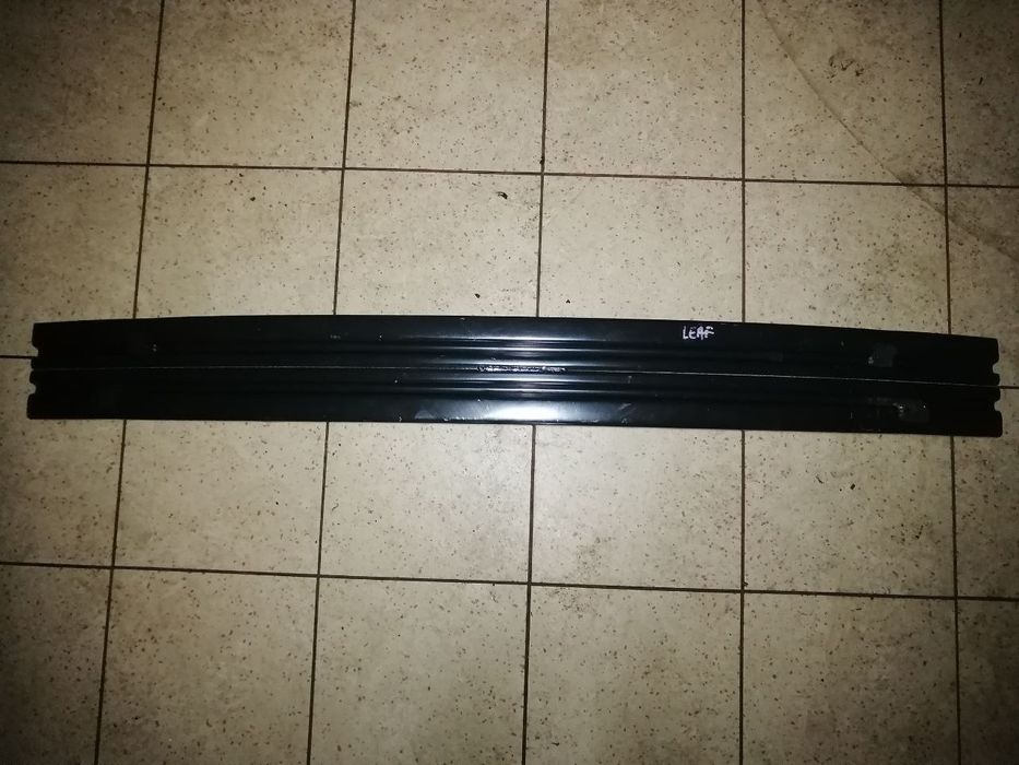 Усилитель бампера Leaf