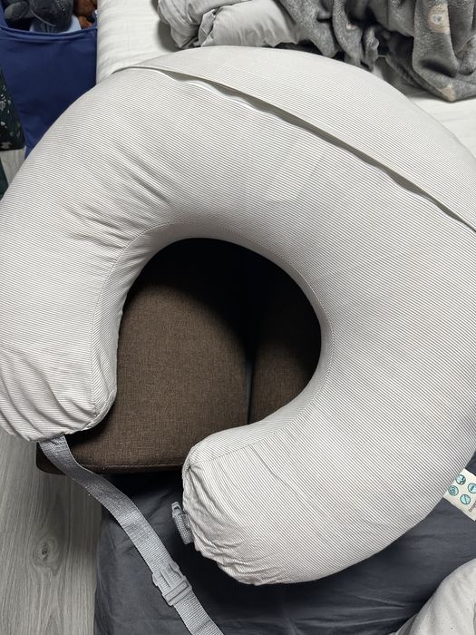 Подушка для годування