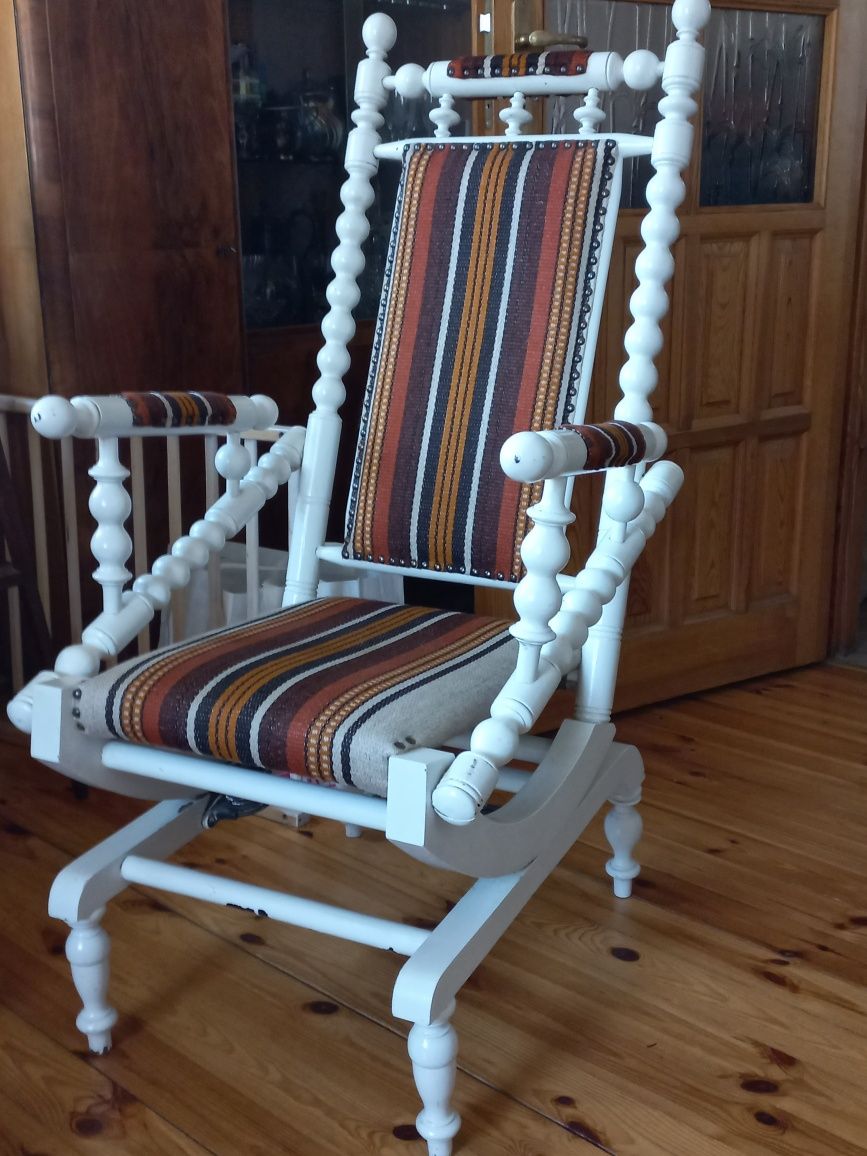 Fotel typu norweskiego biały