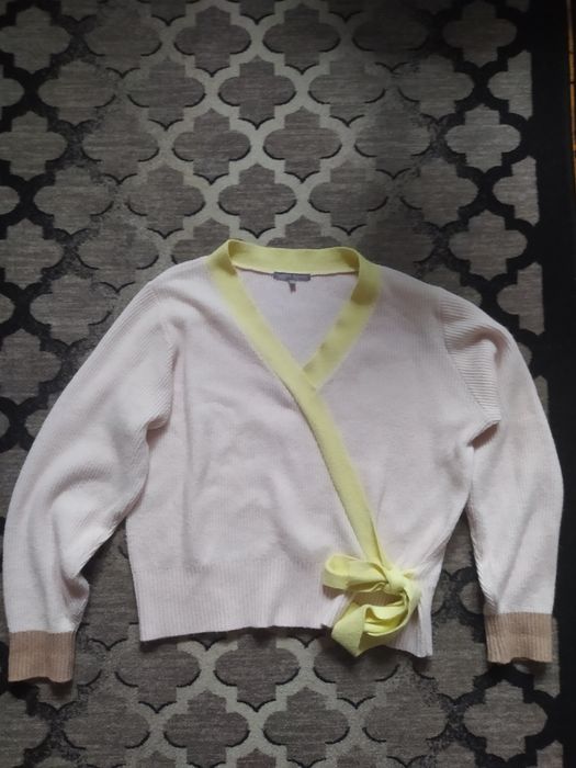 Sweter damski ciepły z ozdobnym wiązaniem Oliver Bonas