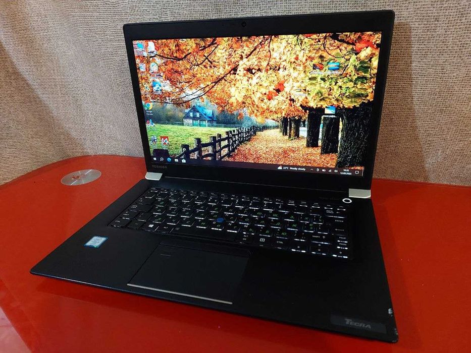 Ноутбук  Toshiba сенсорный/FULL HD/ i5-7200U/16 GB DDR4/256 GB