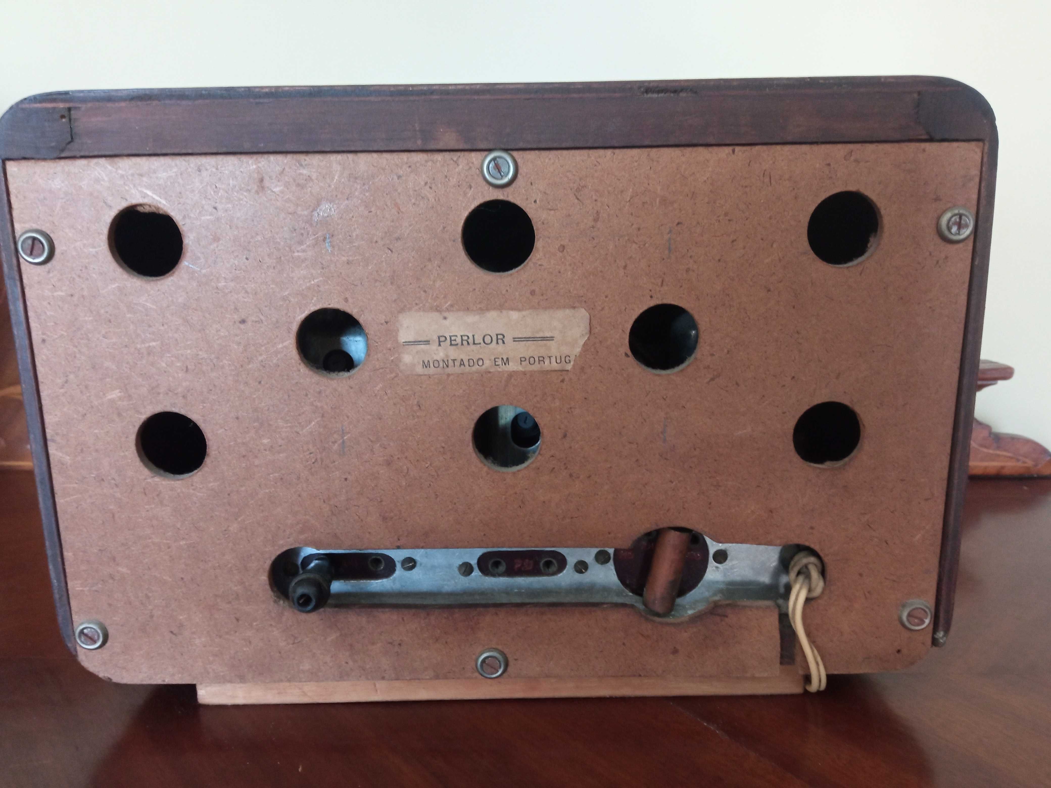 Rádio Vintage Perlor Symphonie com caixa em Madeira