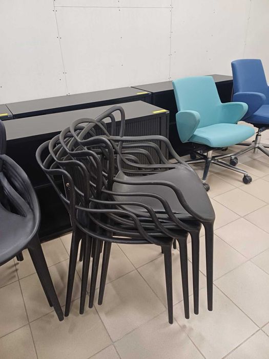 Krzesła z podłokietnikami