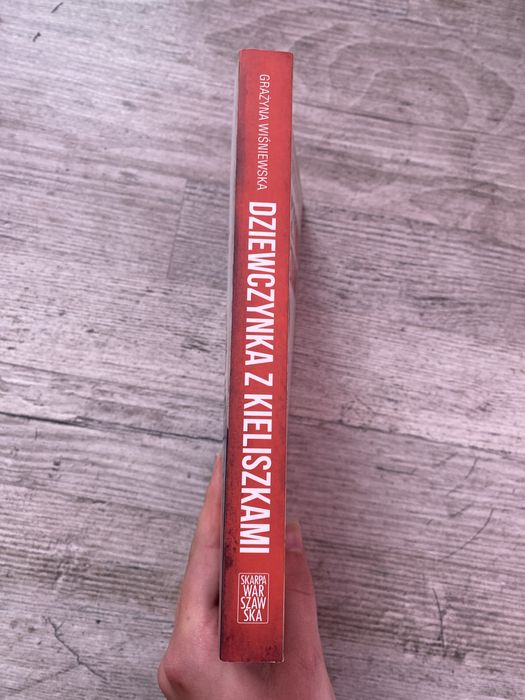 Dziewczynka z kieliszkami - Grażyna Wiśniewska