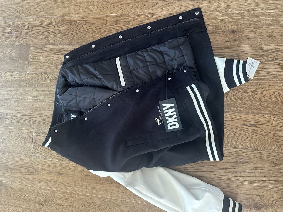 Бомбер  DKNY.