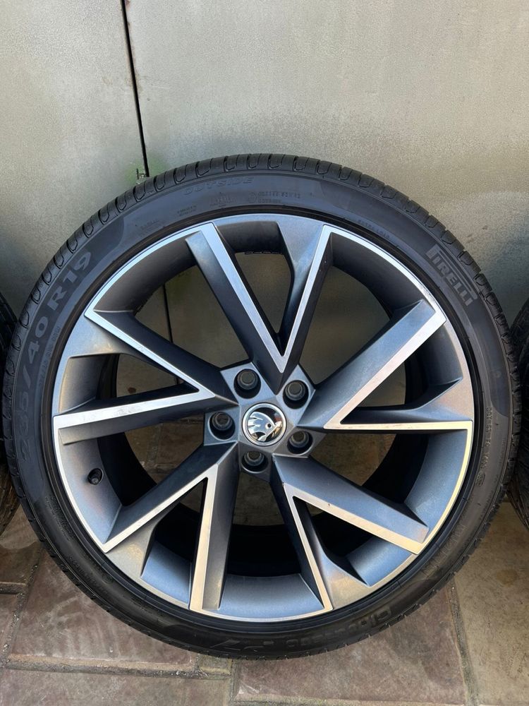 Колеса з дисками  skoda enyaq kodiaq skoda super b 235/40 r19