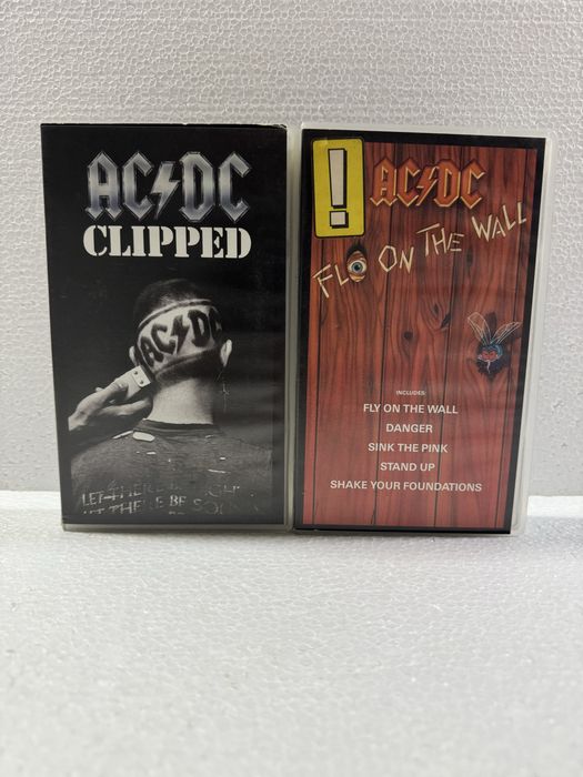 AC/DC cassetes VHS
