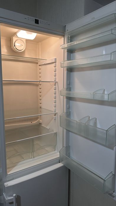 Холодильник LIEBHERR