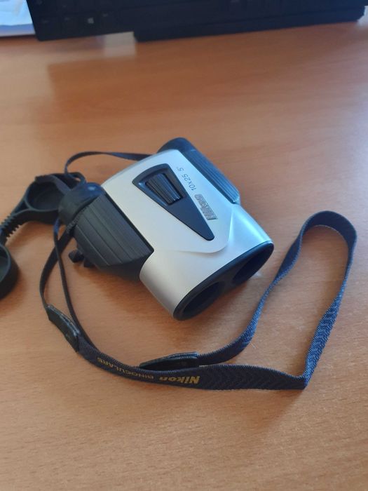 Binóculos Nikon 10x25CF DXII Adventurer II