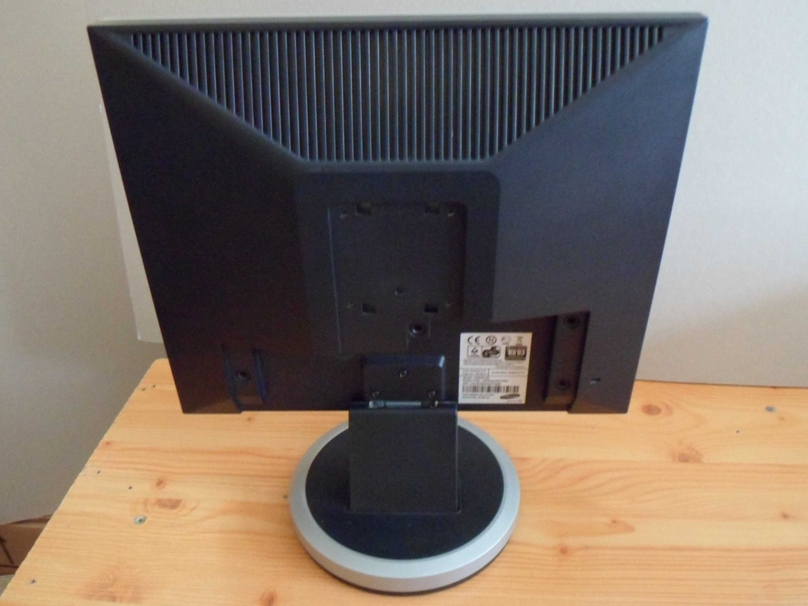 Monitor Samsung 19 cali.