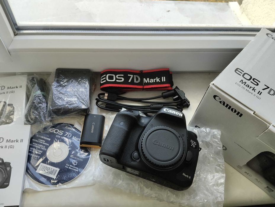Canon 7D mark 2,  (пробіг- 127 кадрів) стан Новий + pro.CF карта32ГБ