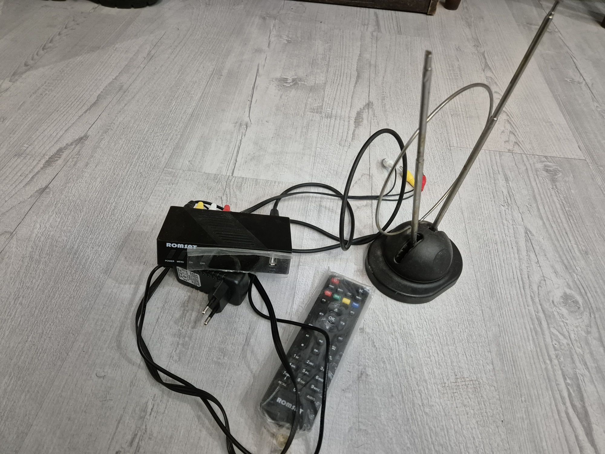 Телевізор JVC AV-2985ME + Romsat T8008HD