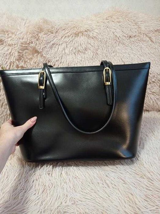 чорна сумка жіноча