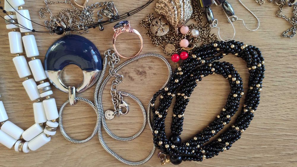 Лот вінтажної біжутерії ціна за все