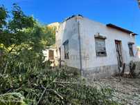 Vende-se moradia para reconstrução com terreno em Coimbra, junto Solum