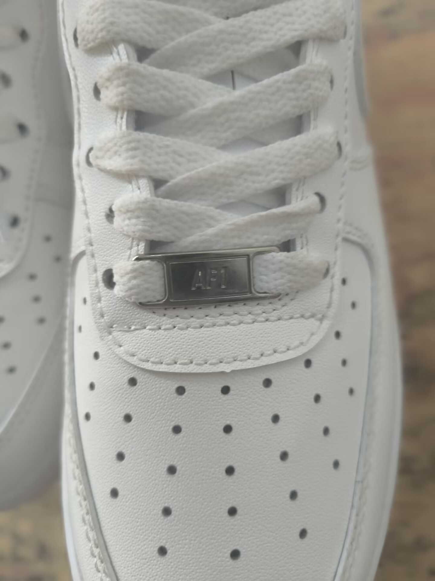 Białe Nike Air Force, rozmiar 39