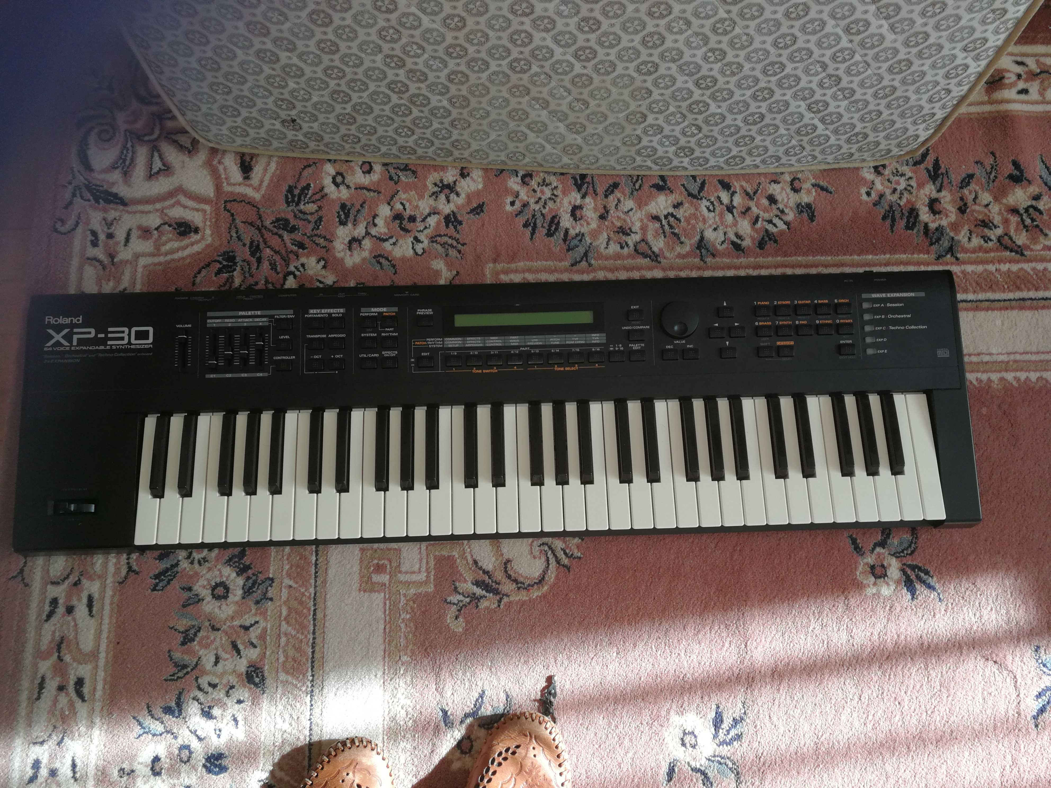 Roland XP-30 piękny stan, używany b. mało i tylko w domu jako hobby