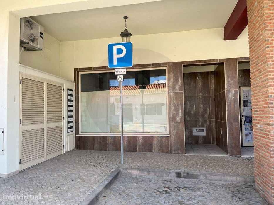 Excelente Oportunidade de Negócio em Ferragudo - Loja Comercial em ...