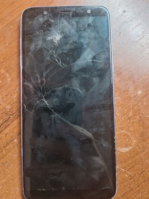 Телефон Samsung J8 на запчастини