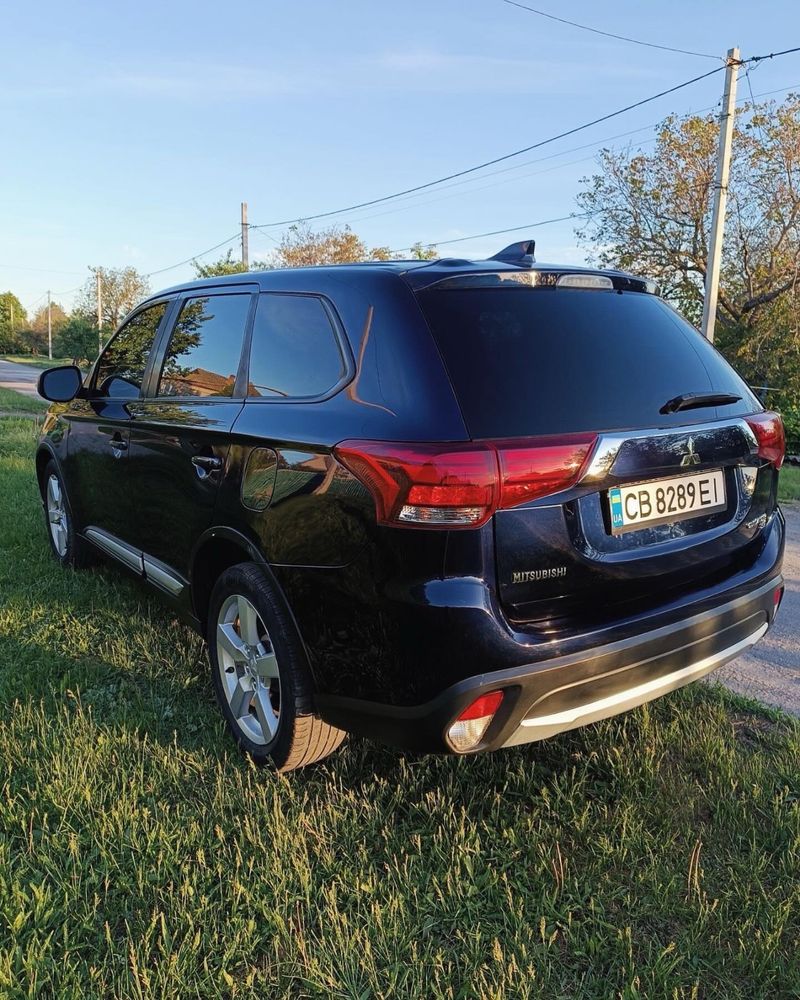 Mitsubishi Outlander 2017 рік