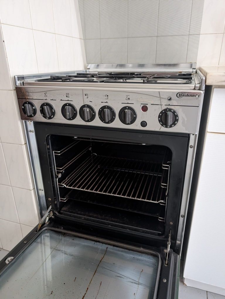 Fogão com forno integrado Bauknecht