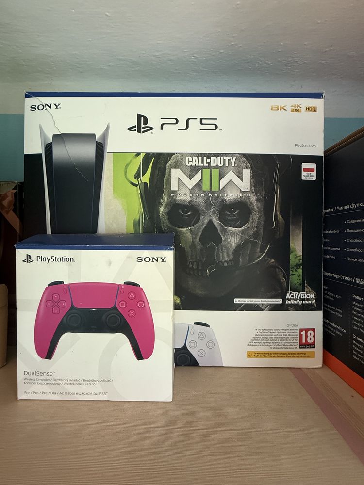 Ps5 Cfi-1216a 825gb z napedem + dwa pady