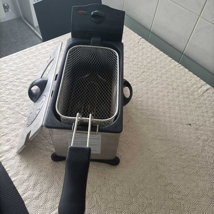Fritadeira Elétrica a óleo com cesta