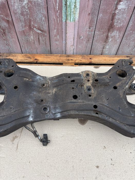 Передня балка Mitsubishi Grandis 2004-2011 роки