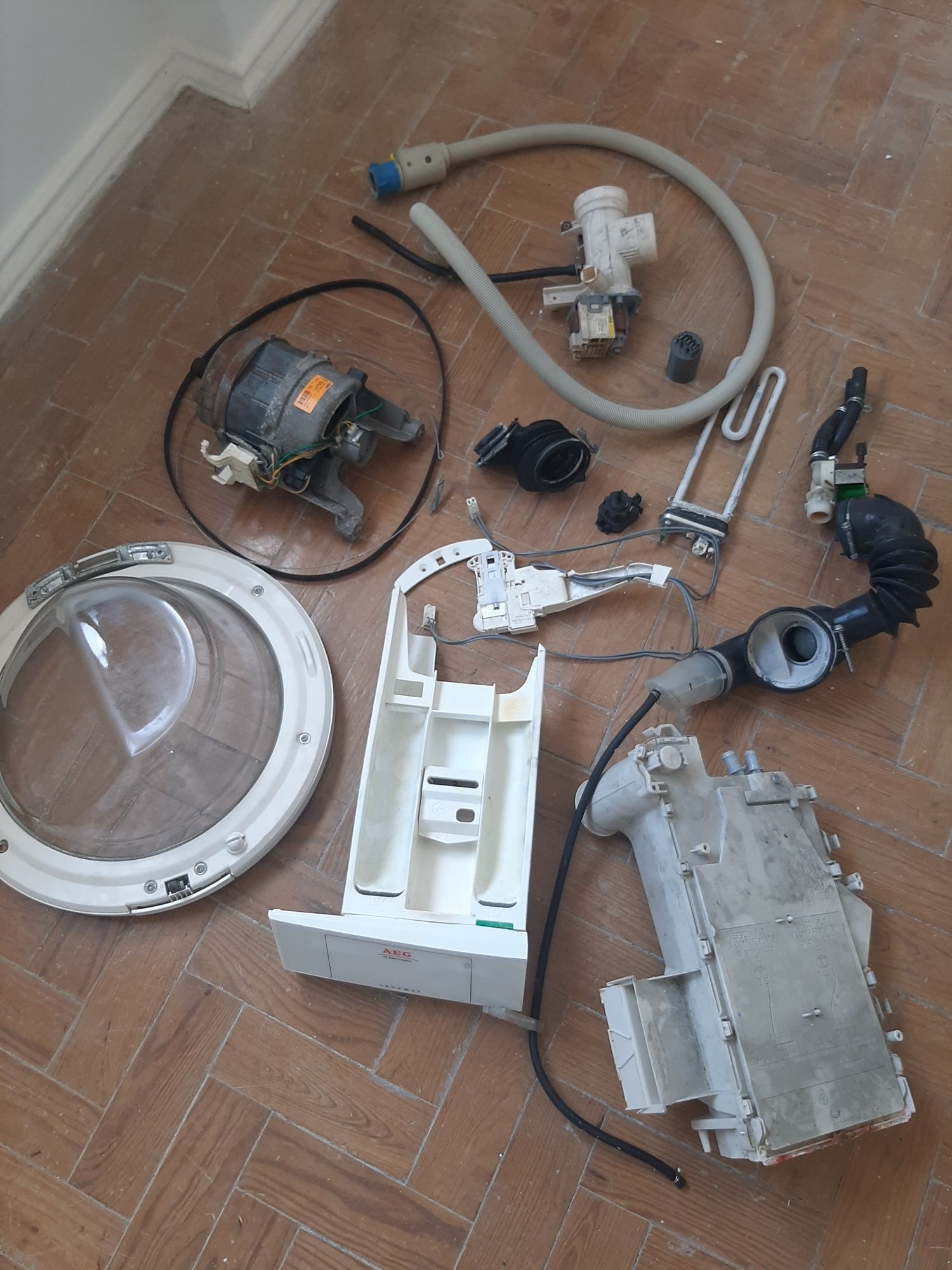 Maquina AEG às peças