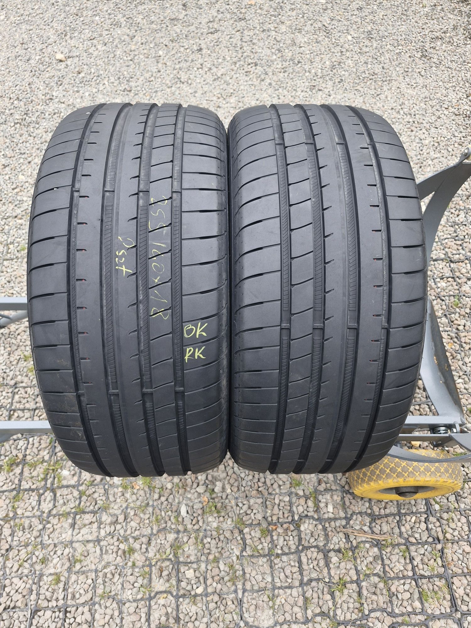 Para Opony letnie Good/Year 255/40 18R