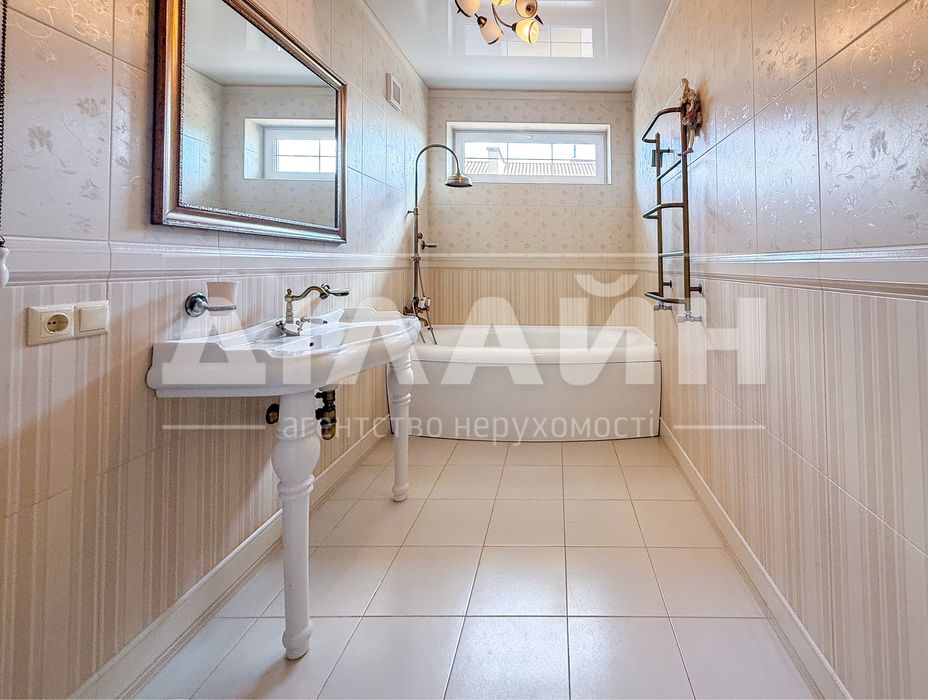 Vip будинок 4 спальні , 2 с/у на Правому березі