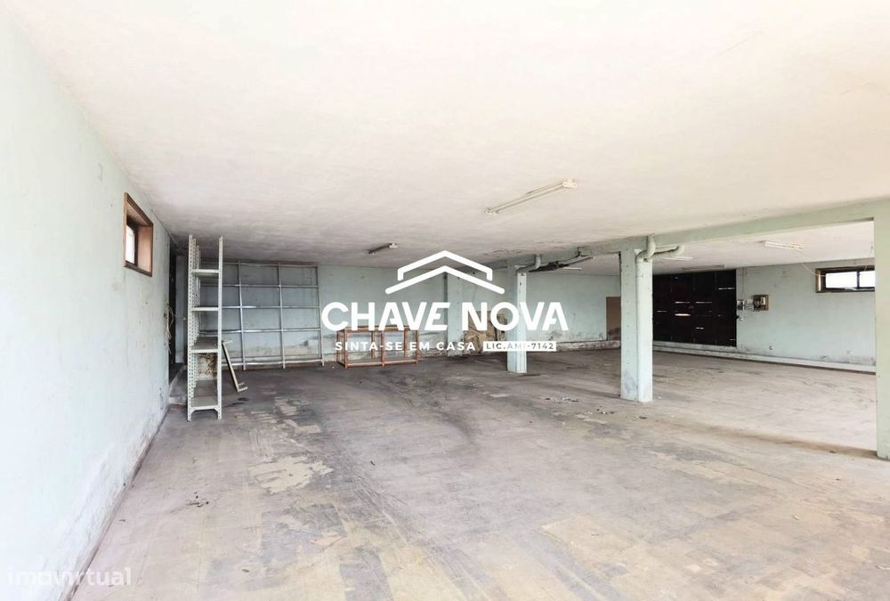 Loja/Armazém convertível em habitação com 185m2 em Grijó