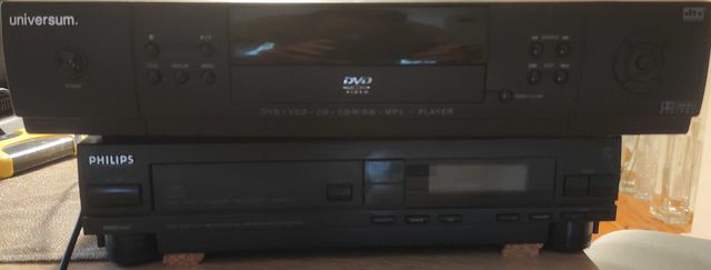 Odtwarzacz DVD universum.