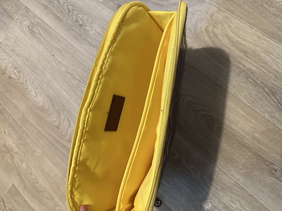 Torba na laptopa, dokumenty pikowana fioletowa z żółtym zamkiem