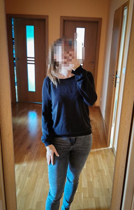 lekki czarny sweterek Sinsay, ze srebrnym serduszkiem, S/M