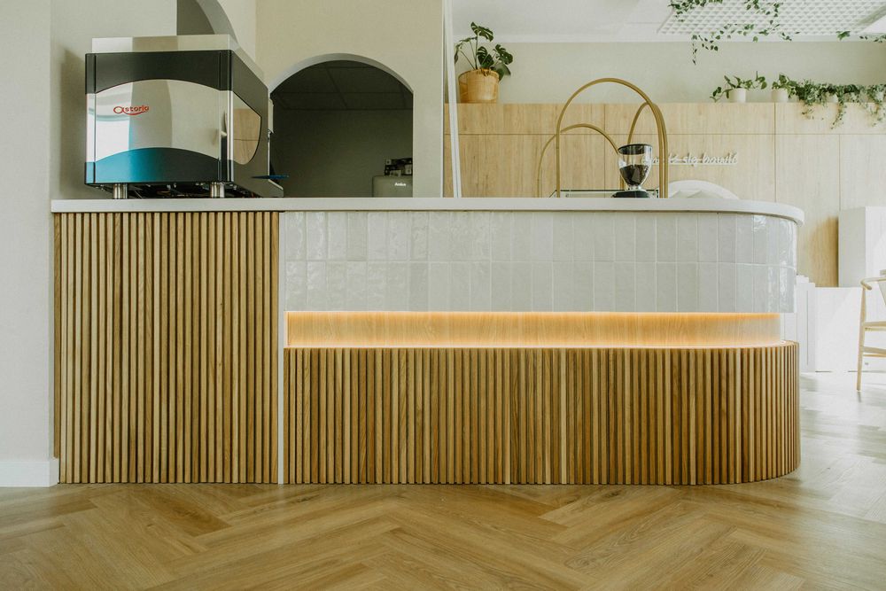 Recepcja na wymiar, lada recepcyjna, stół do recepcji