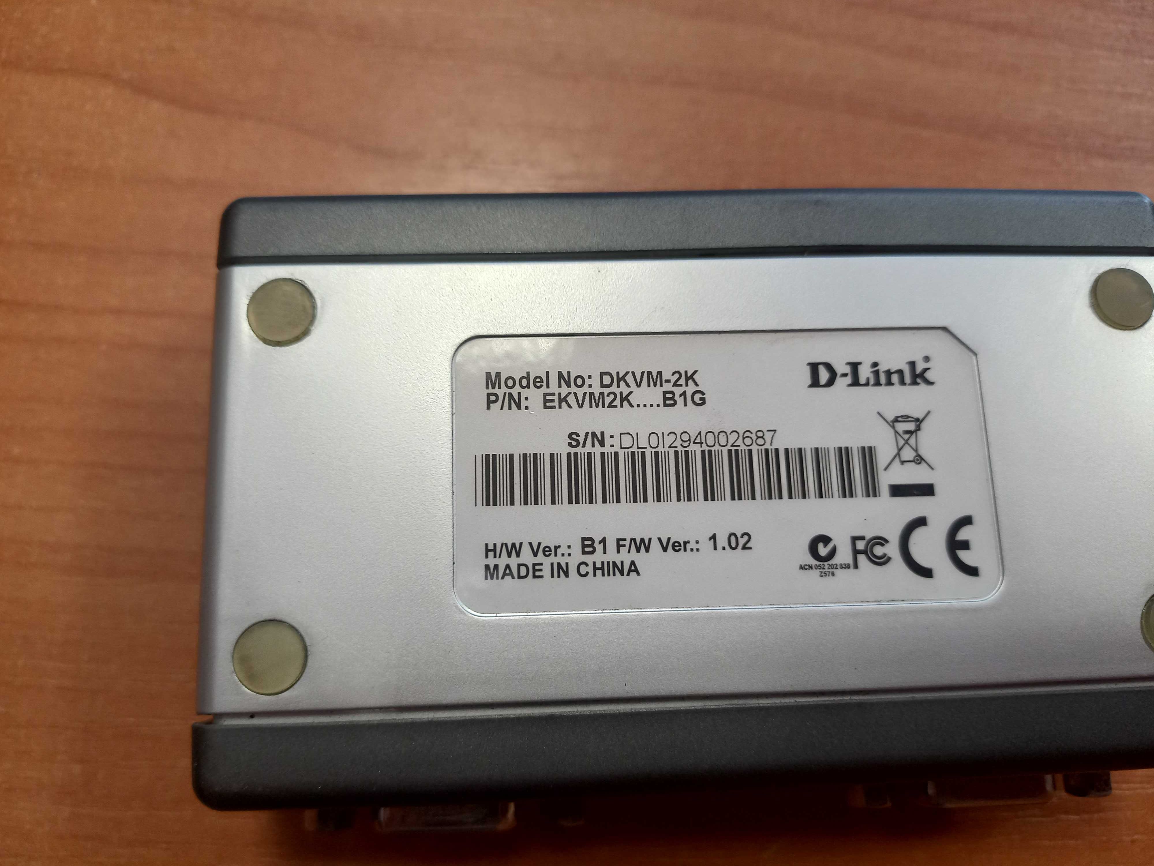 Przełącznik D-Link DKVM-2K PS/2 oraz VGA, polecam!