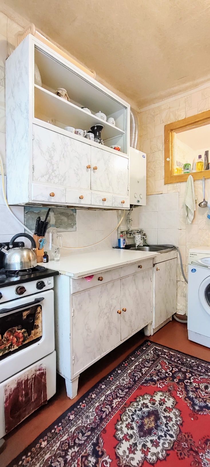 Продам однокімнатну квартиру по вулиці Соборній біля  кінотеатру.