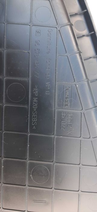 Накладка бардачка внутрішня Citroen c4 picasso 9657816477