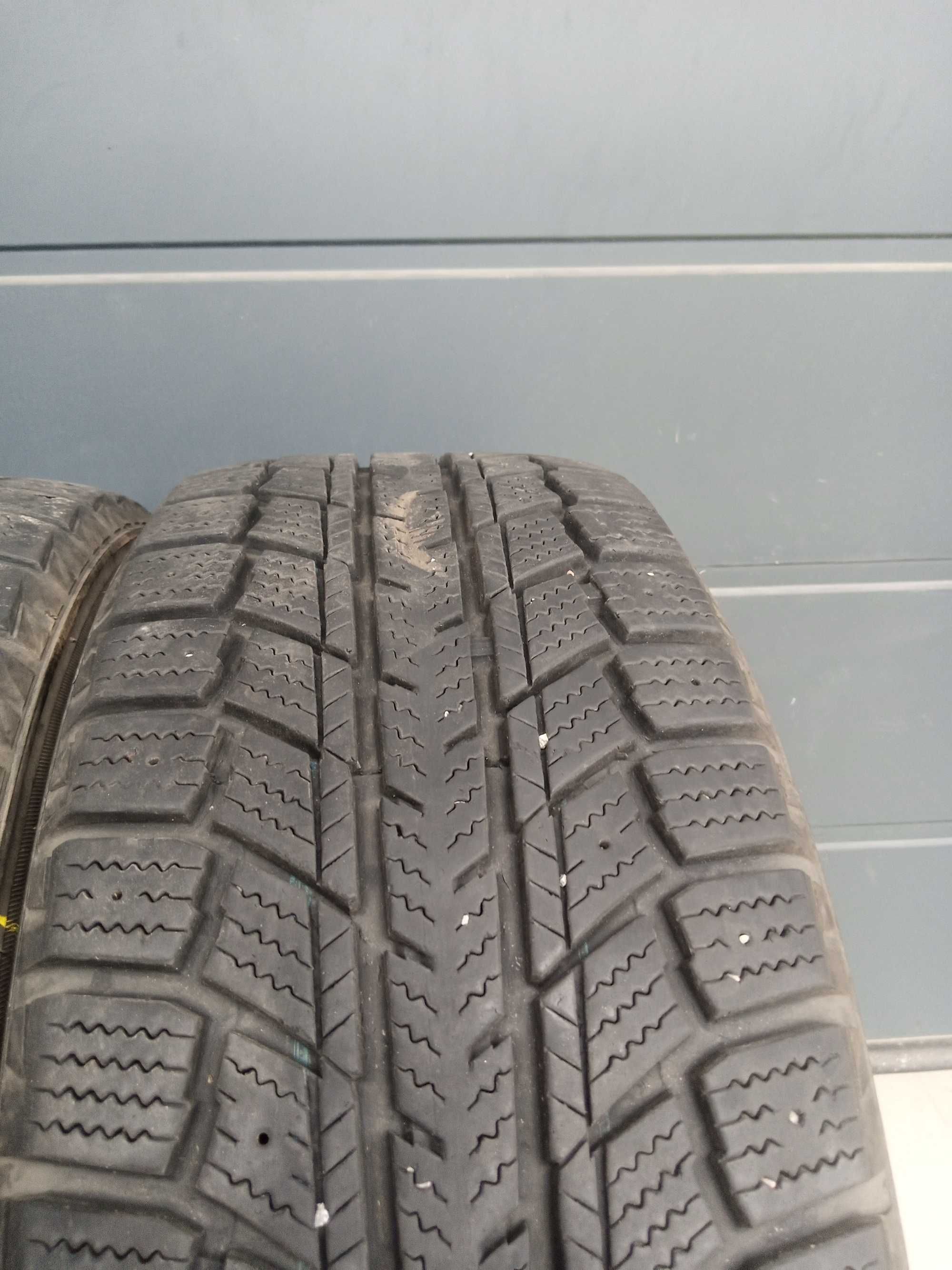 Продам зимові шини Doublestar WINTERKING 215/55 R16