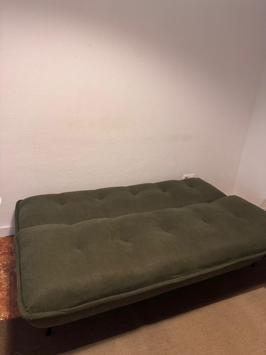 Sofá cama verde comprado em Agosto