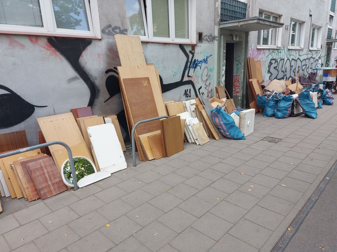 Opróżnianie Mieszkań Domów Strychów Piwnic Garaży,Wywóz Gratów Mebli
