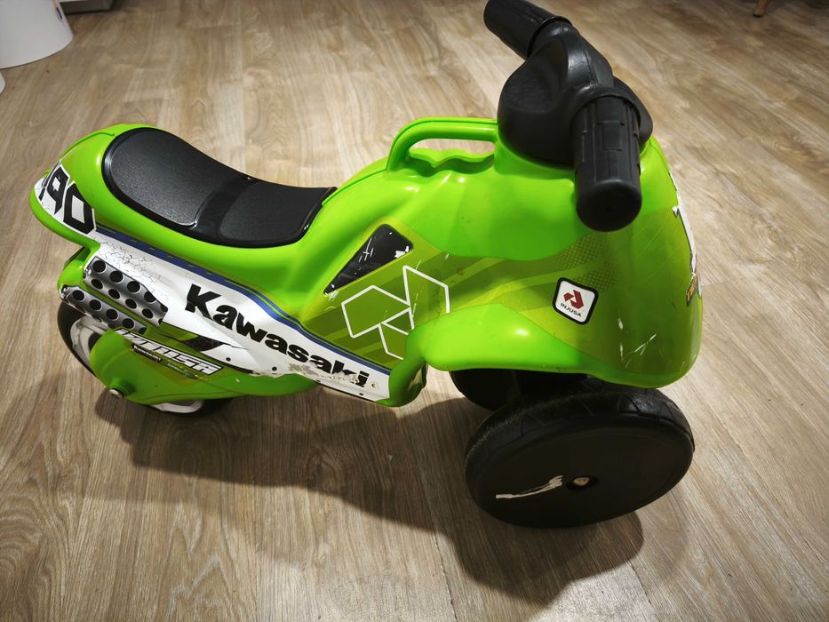 Mota Kawasaki criança