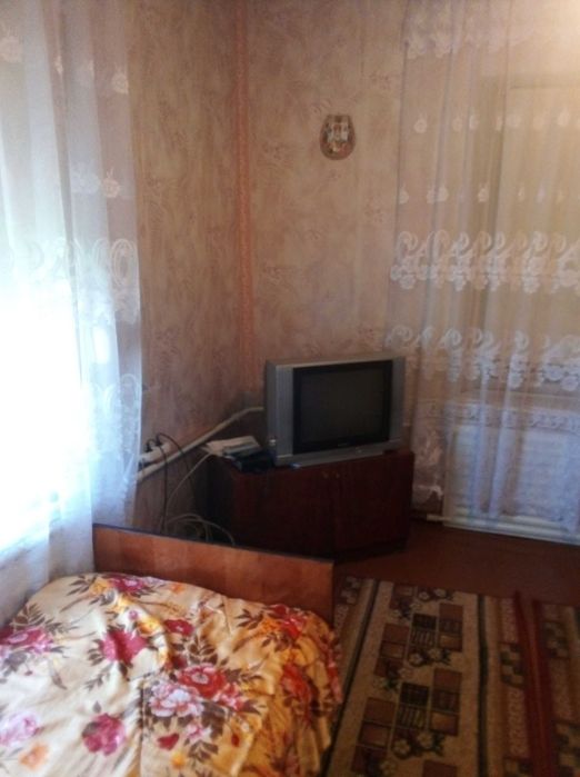 Продам половину будинка в районі Першої міської лікарні