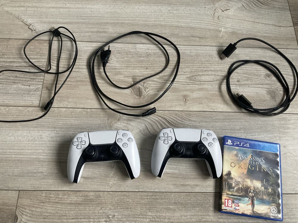 Ps5 wersja z napędem (2pady) oraz assasin origins