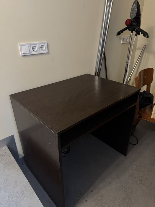 Компʼютерний стіл коричневий