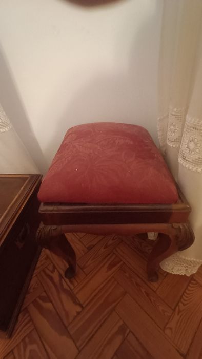 Cadeira com banco vermelho